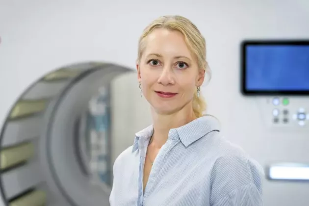 Person in front of a PET machine